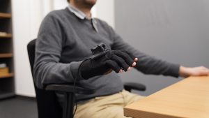 HaptiX: Vibrotactile Haptic Feedback for Communication of 3D Directional Cues